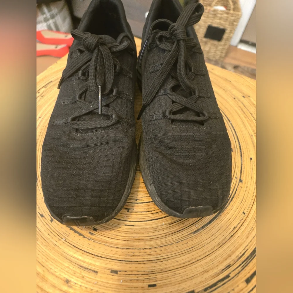 Nobull women's size 7 Allday Ripstop triple black